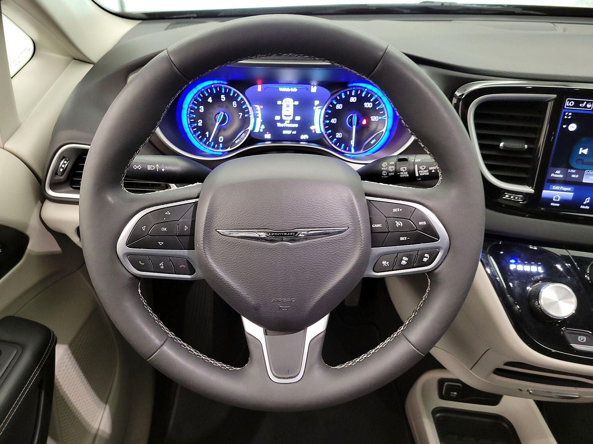 Thumbnail: 2024 Chrysler Pacifica - 10