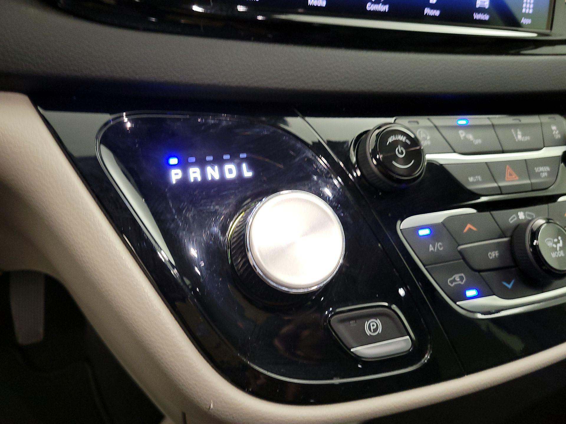 Thumbnail: 2024 Chrysler Pacifica - 16