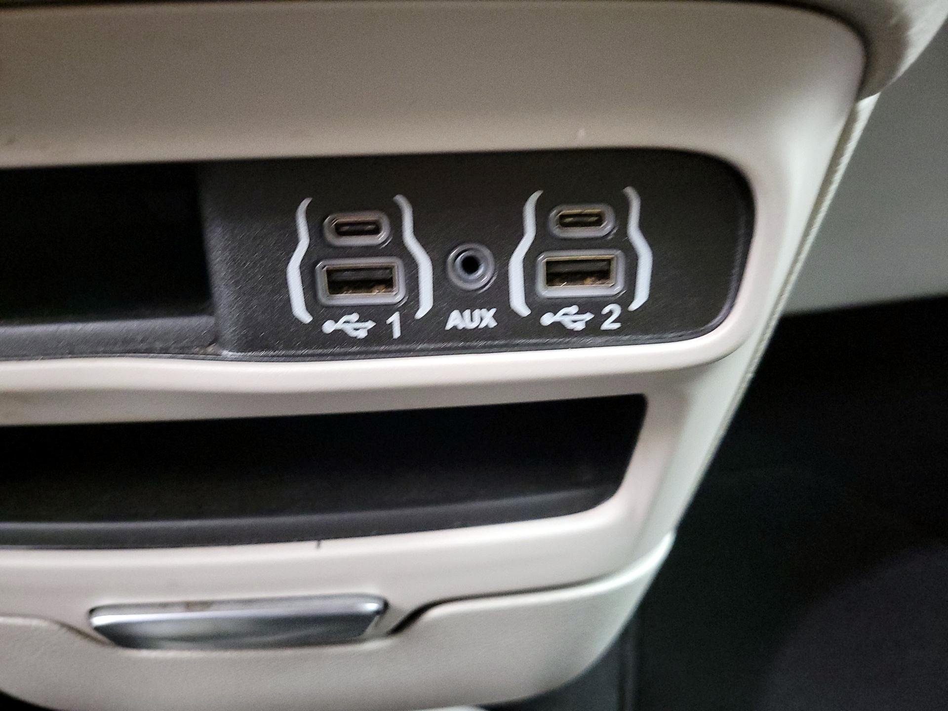 Thumbnail: 2024 Chrysler Pacifica - 17