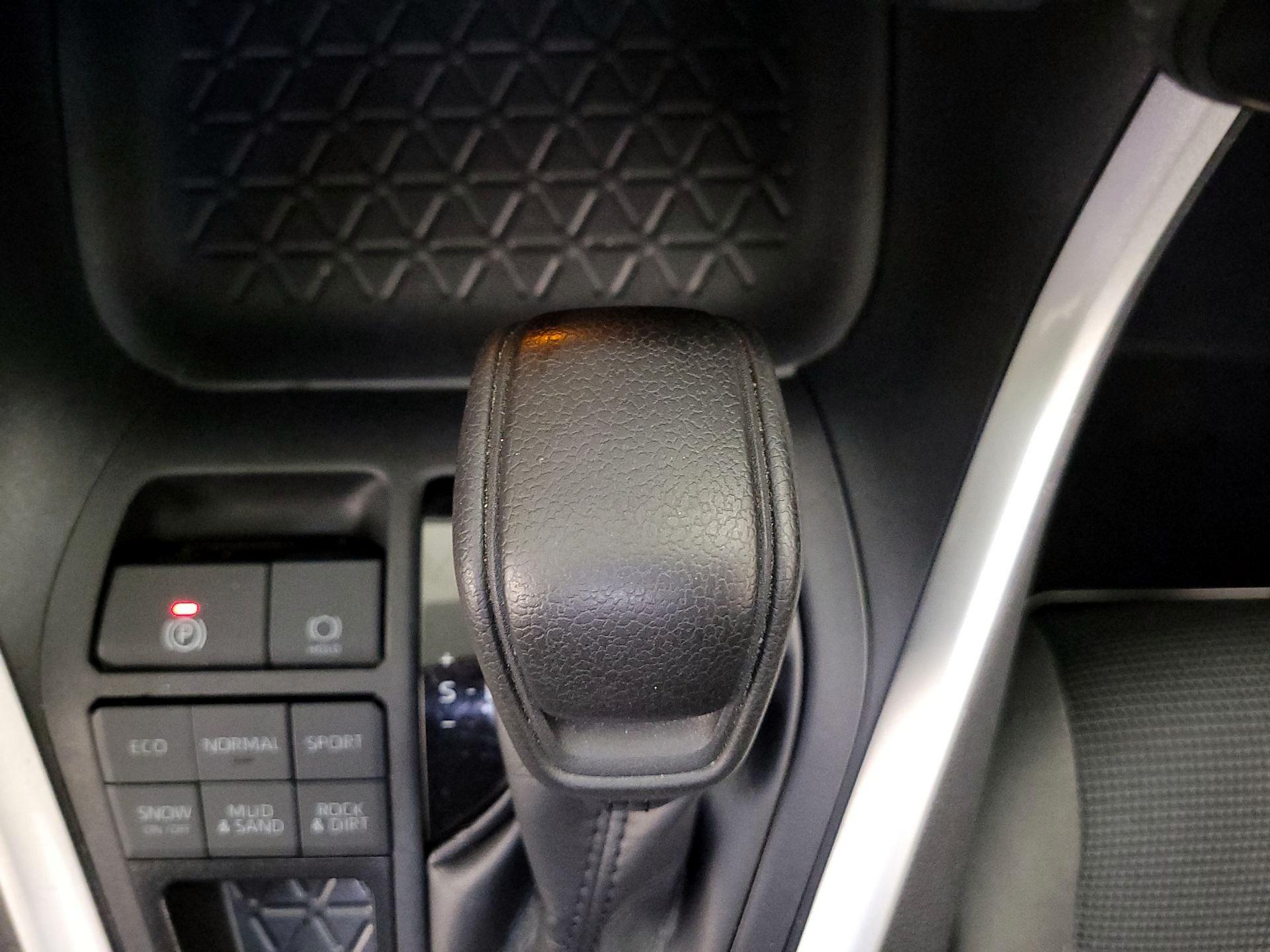 Thumbnail: 2024 Toyota RAV4 - 17