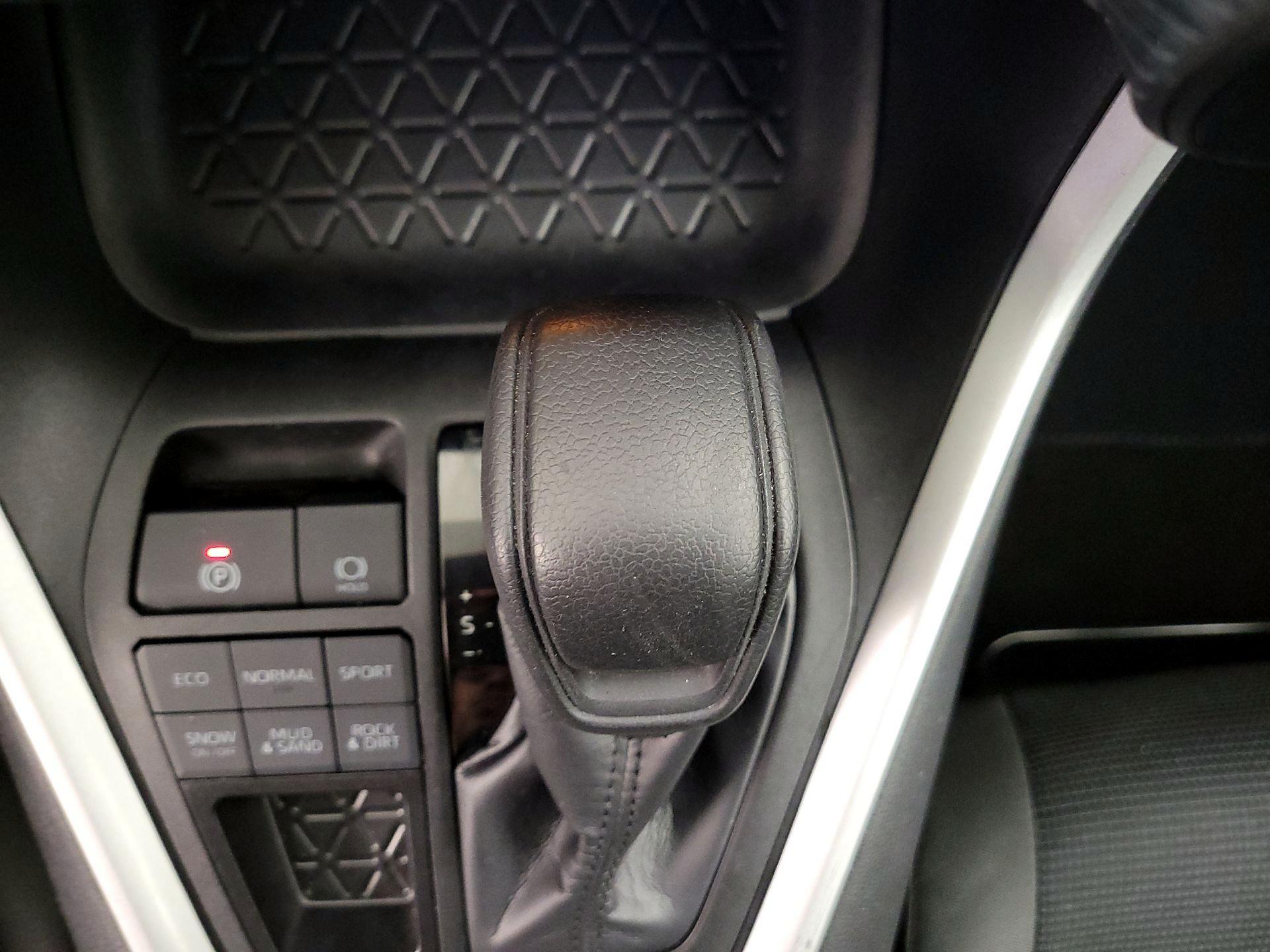 Thumbnail: 2024 Toyota RAV4 - 17