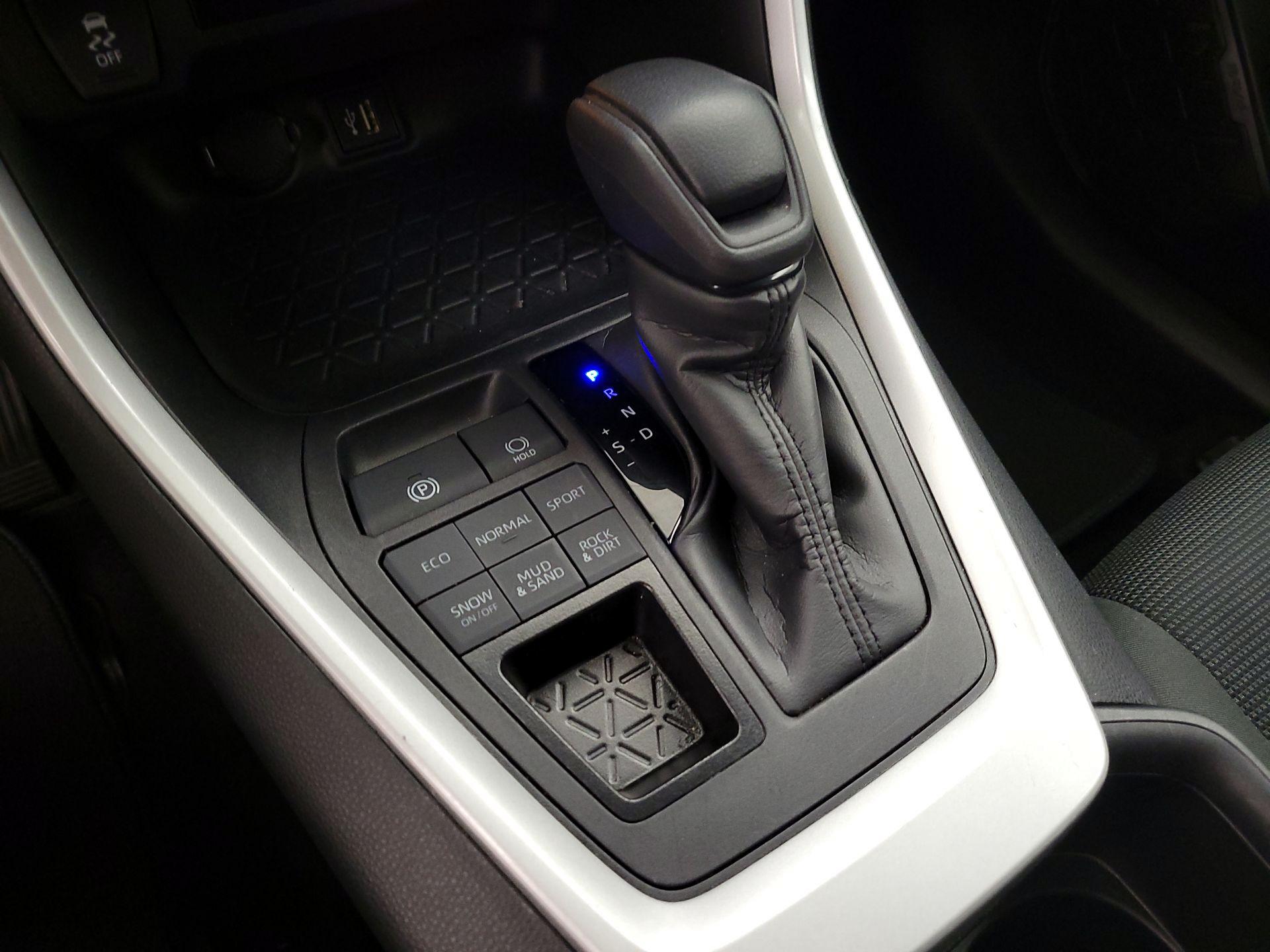 Thumbnail: 2024 Toyota RAV4 - 16