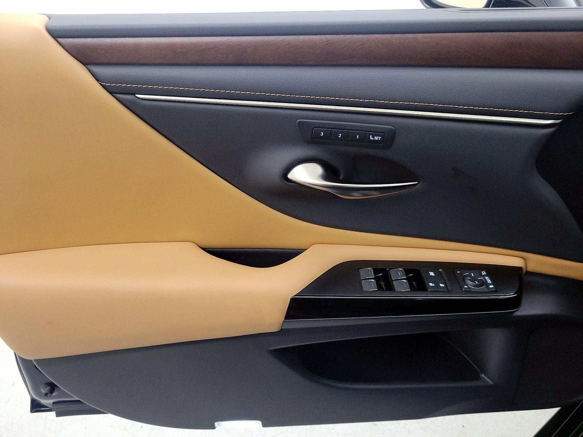 Thumbnail: 2023 Lexus ES - 12