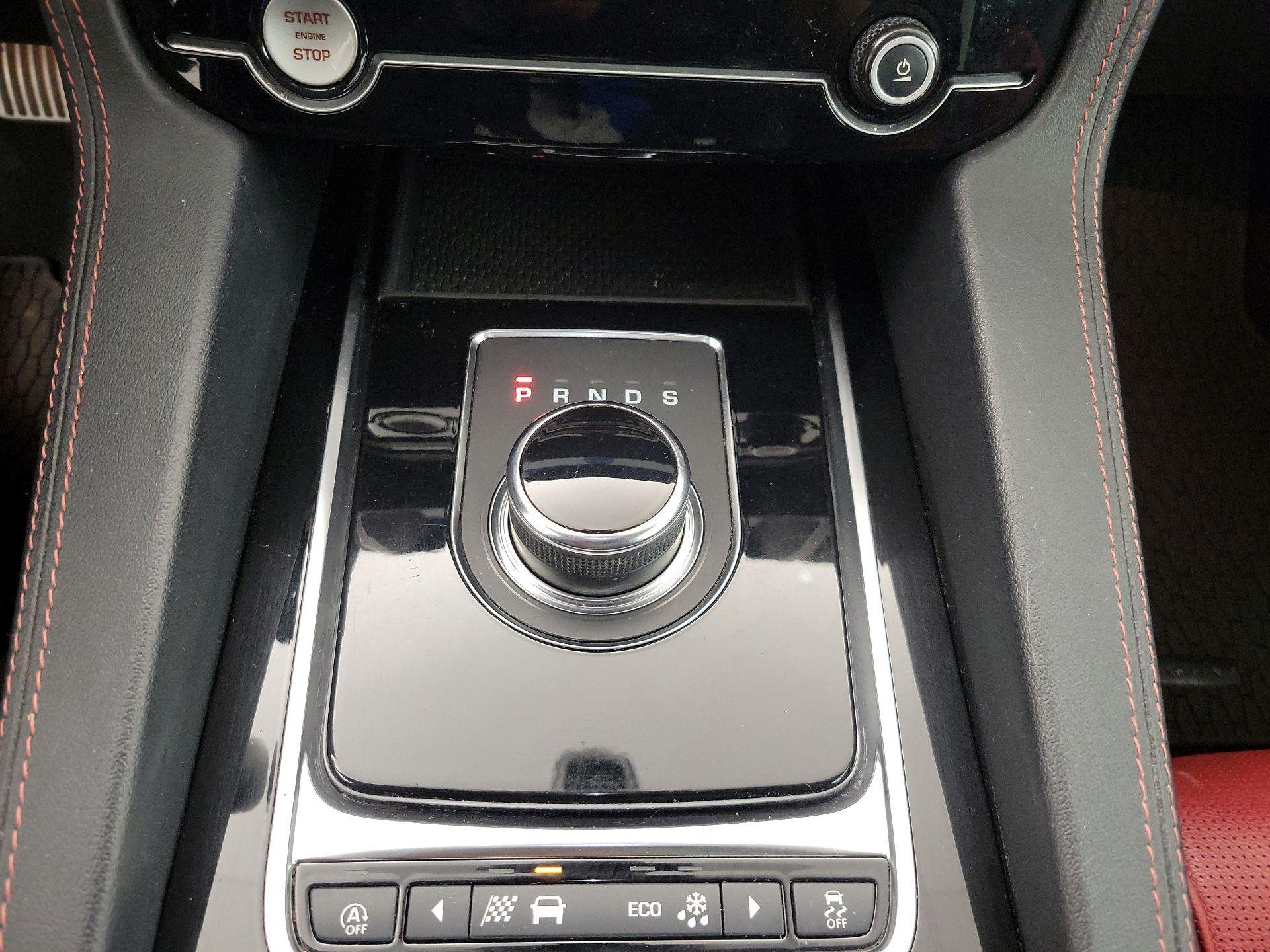 Thumbnail: 2020 Jaguar F-Pace - 18