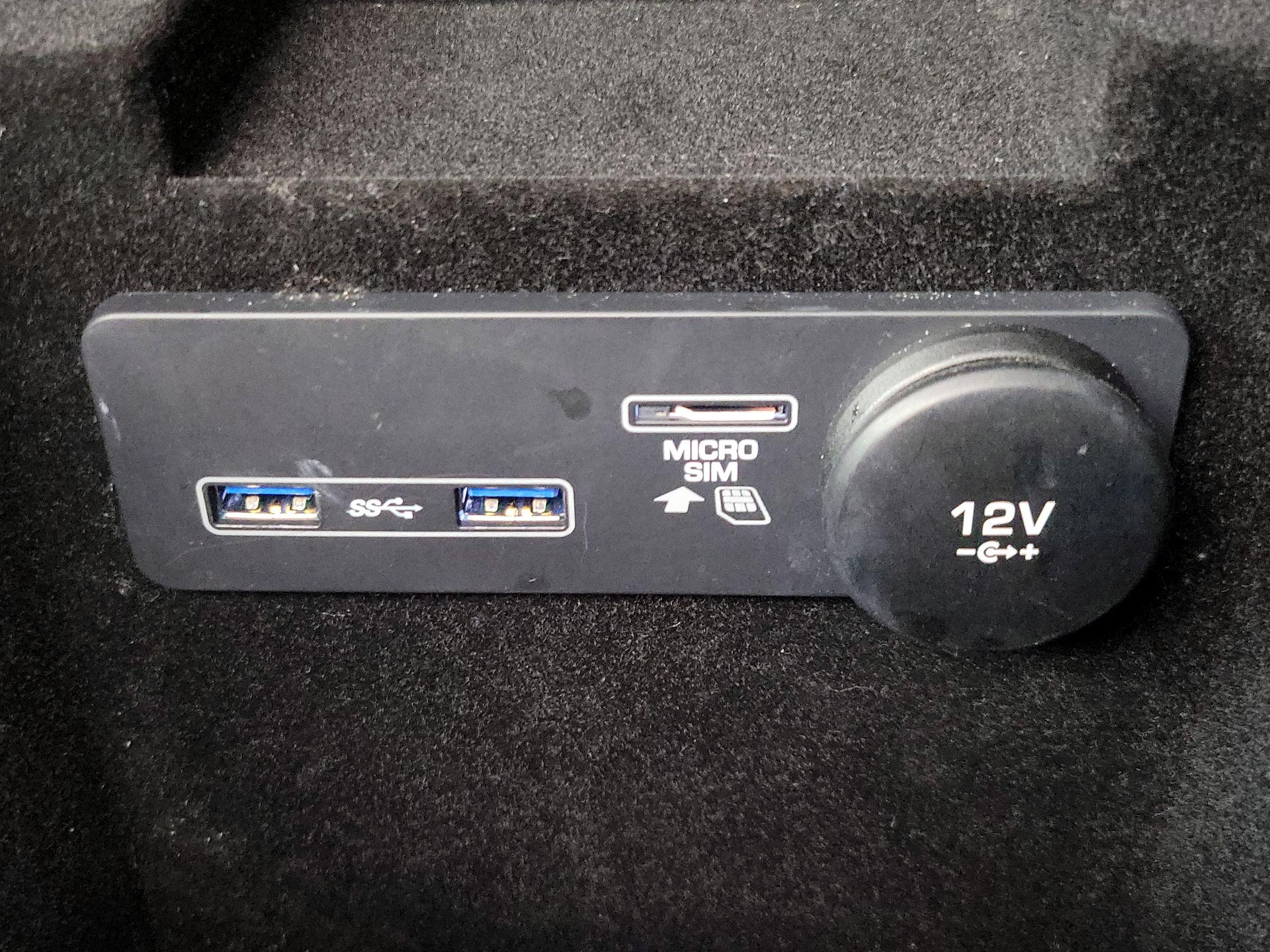 Thumbnail: 2020 Jaguar F-Pace - 19