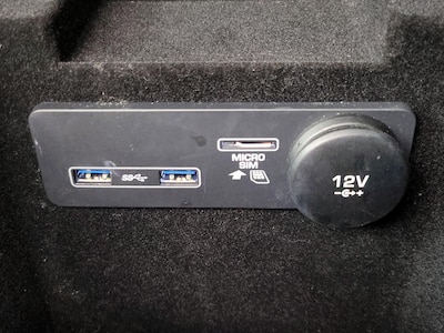 USB/AUX Ports
