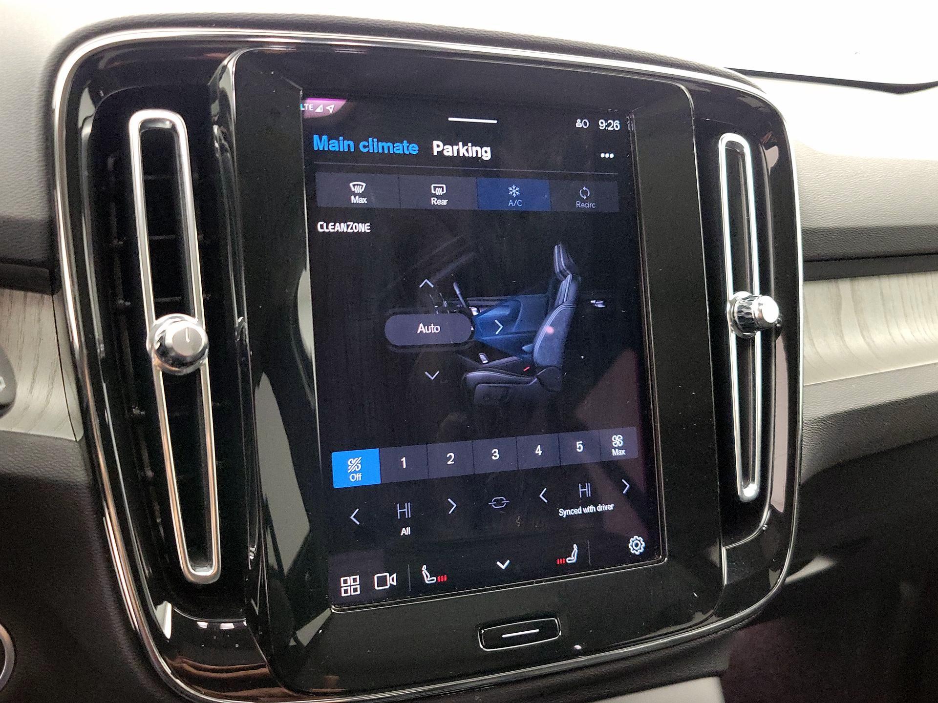 Thumbnail: 2025 Volvo XC40 - 16