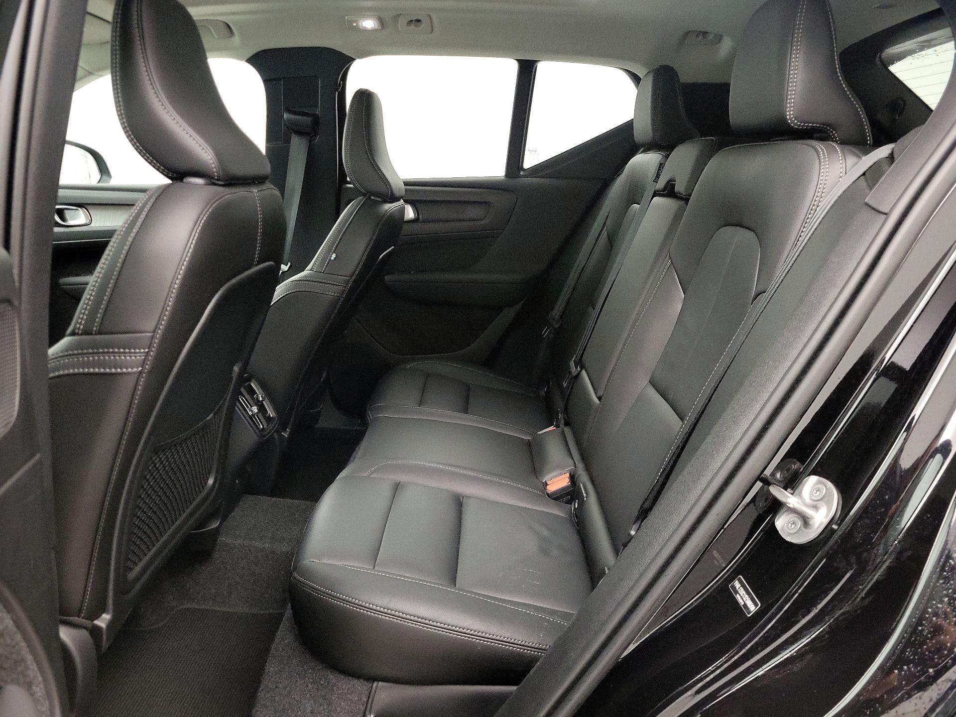 Thumbnail: 2025 Volvo XC40 - 20