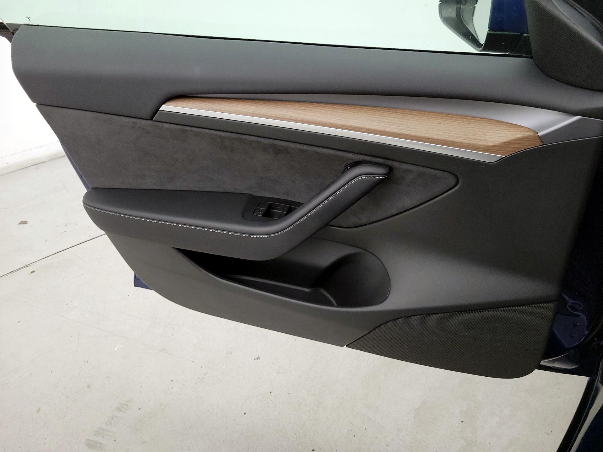 Thumbnail: 2023 Tesla Model 3 - 12