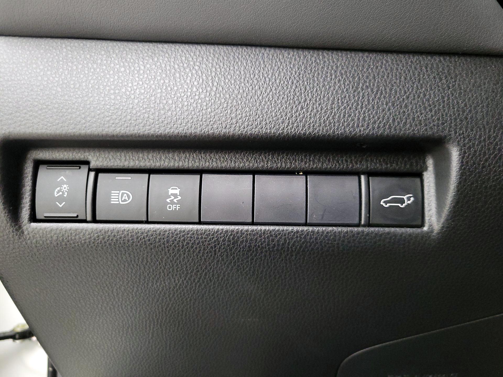 Thumbnail: 2021 Toyota Venza - 13