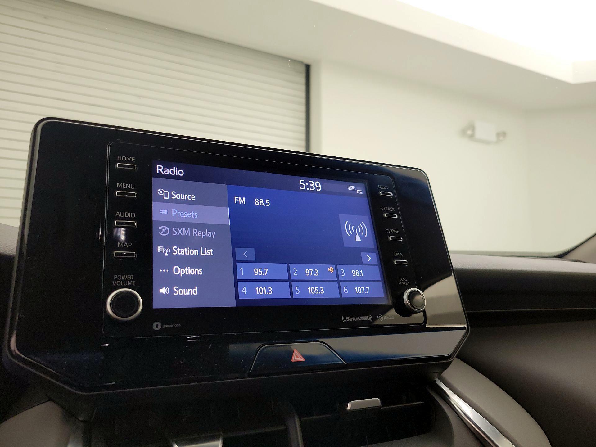 Thumbnail: 2021 Toyota Venza - 15