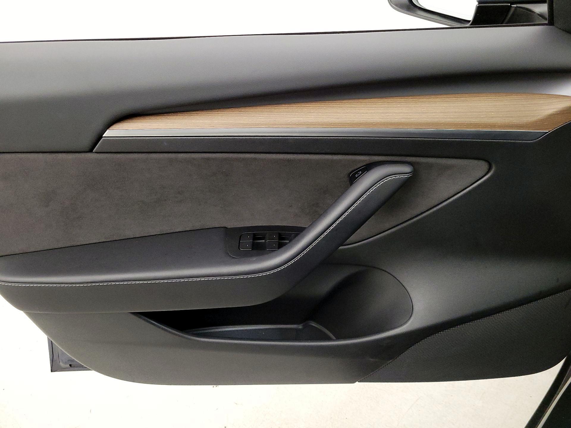 Thumbnail: 2022 Tesla Model 3 - 12