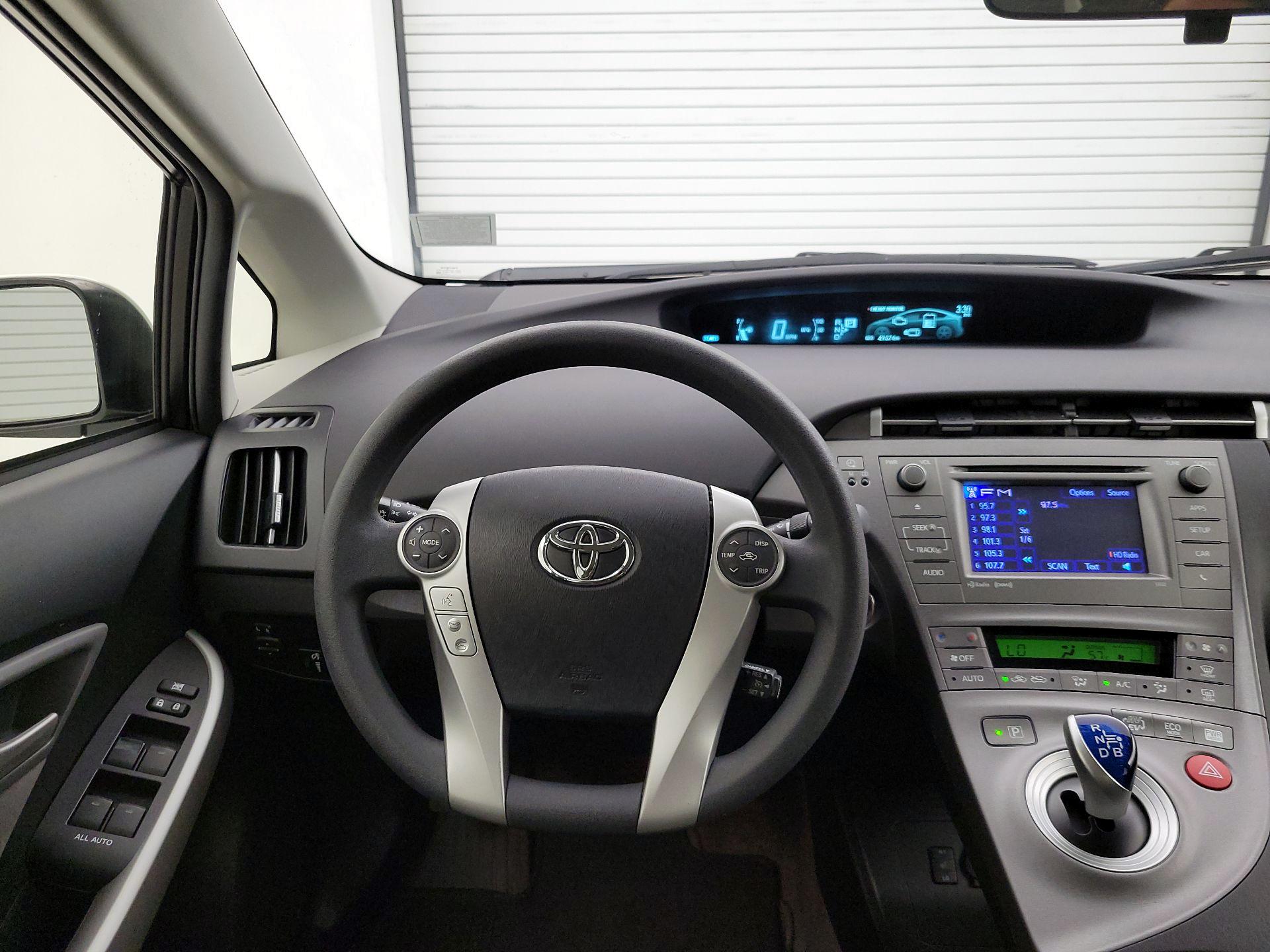 Thumbnail: 2014 Toyota Prius - 10