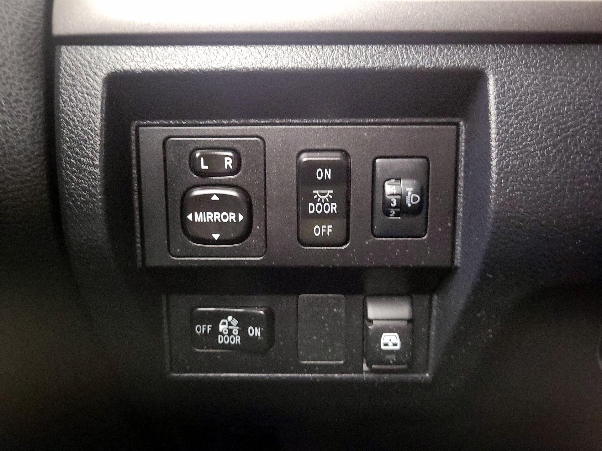 Thumbnail: 2016 Toyota Tundra - 13