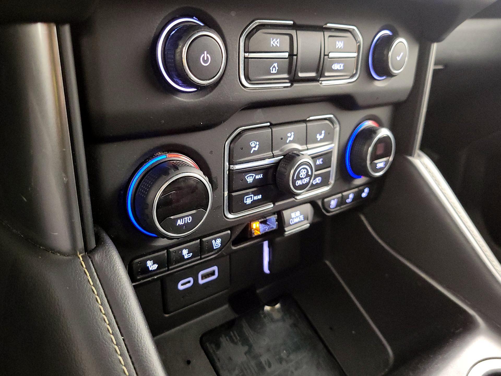 Thumbnail: 2021 Chevrolet Tahoe - 17