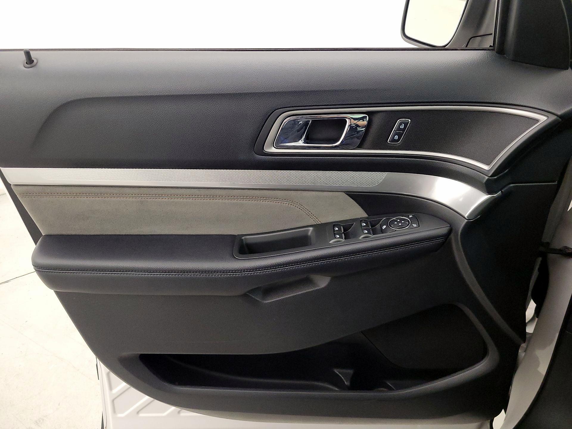 Thumbnail: 2017 Ford Explorer - 12