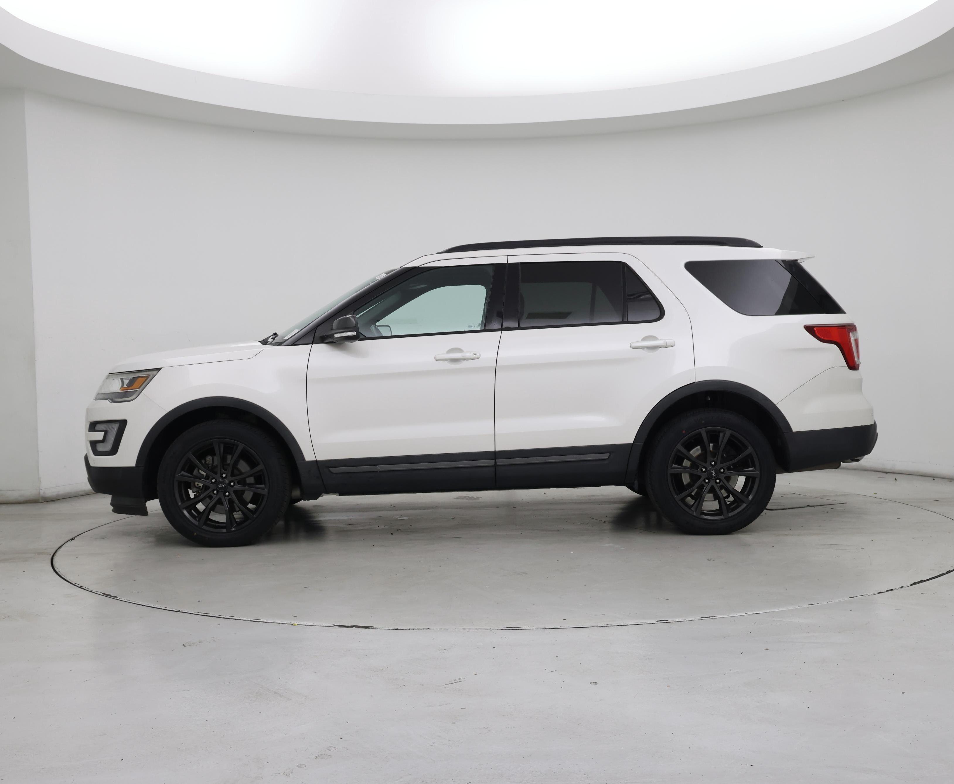 Thumbnail: 2017 Ford Explorer - 3