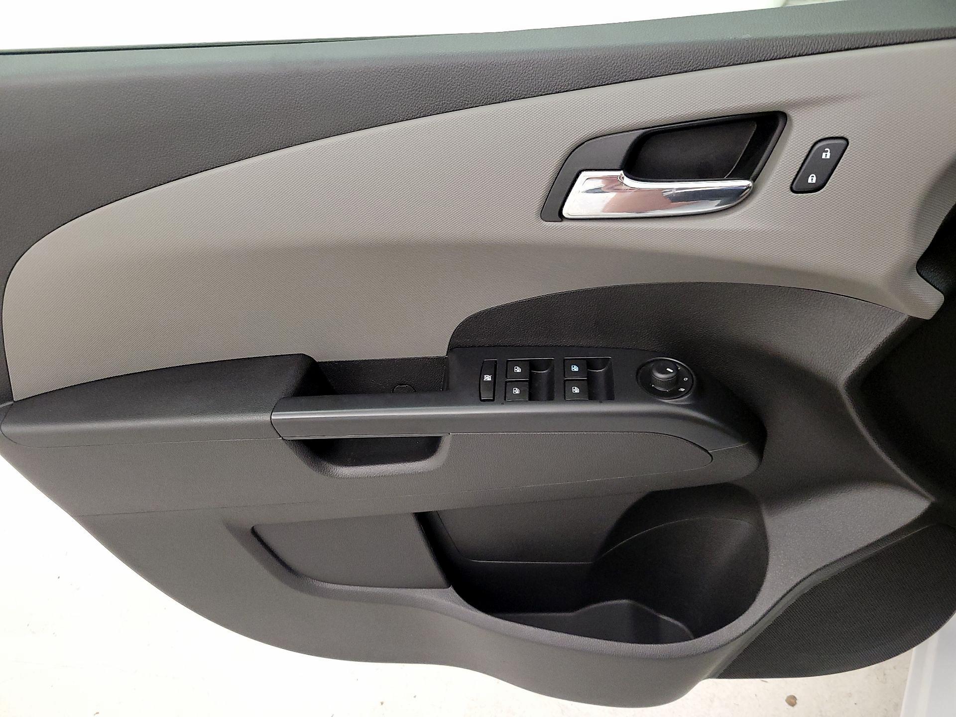 Thumbnail: 2016 Chevrolet Sonic - 12