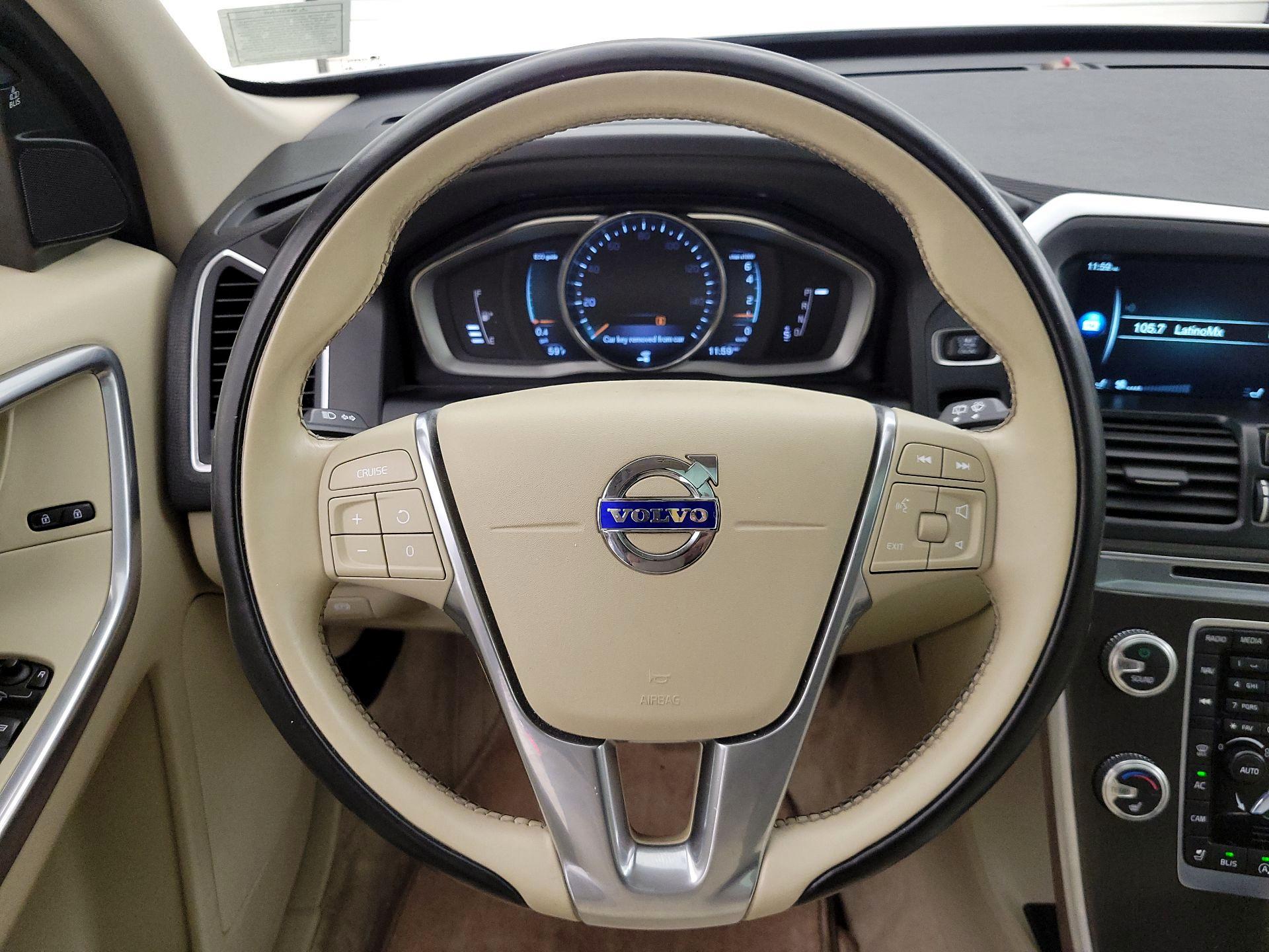 Thumbnail: 2016 Volvo XC60 - 10