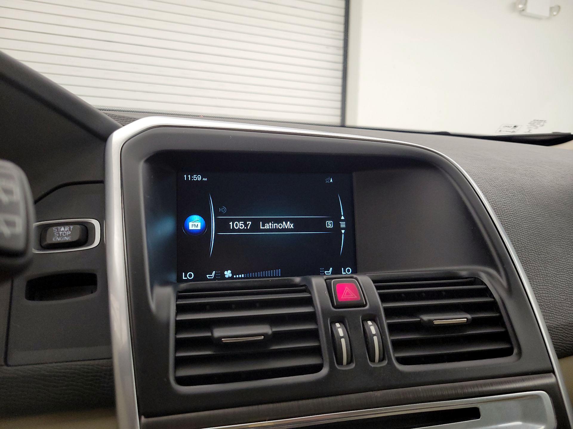 Thumbnail: 2016 Volvo XC60 - 16