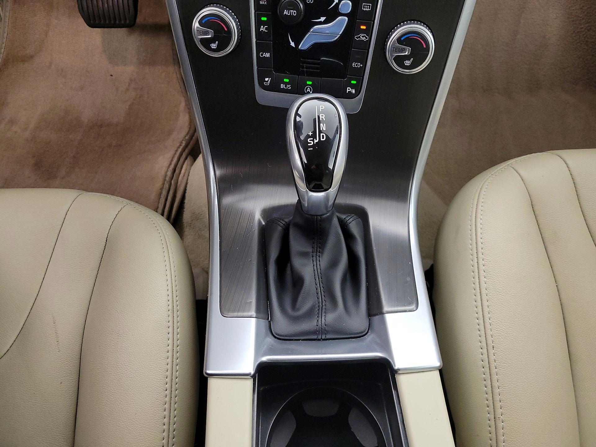 Thumbnail: 2016 Volvo XC60 - 18