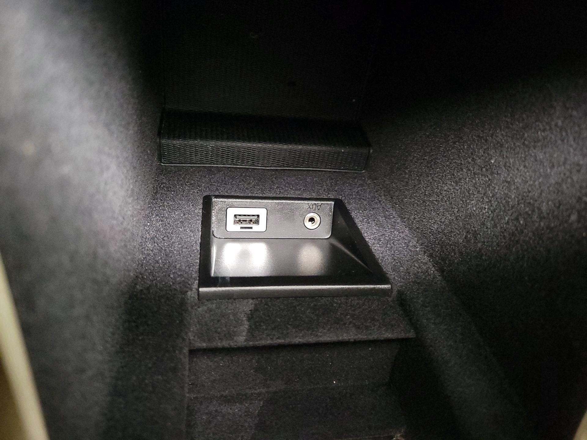 Thumbnail: 2016 Volvo XC60 - 19