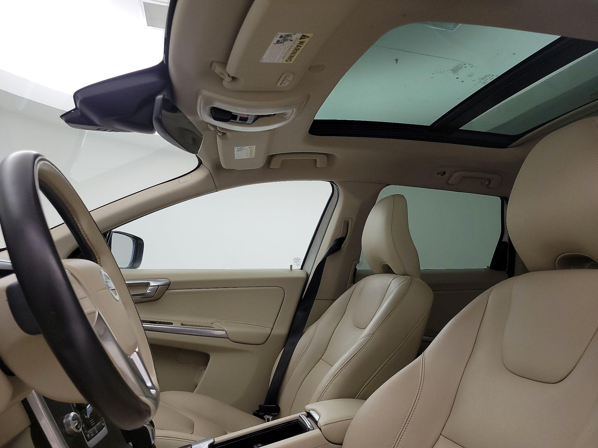 Thumbnail: 2016 Volvo XC60 - 20