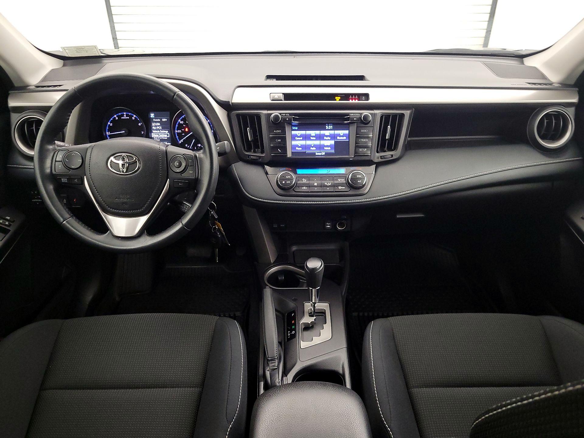 Thumbnail: 2018 Toyota RAV4 - 9