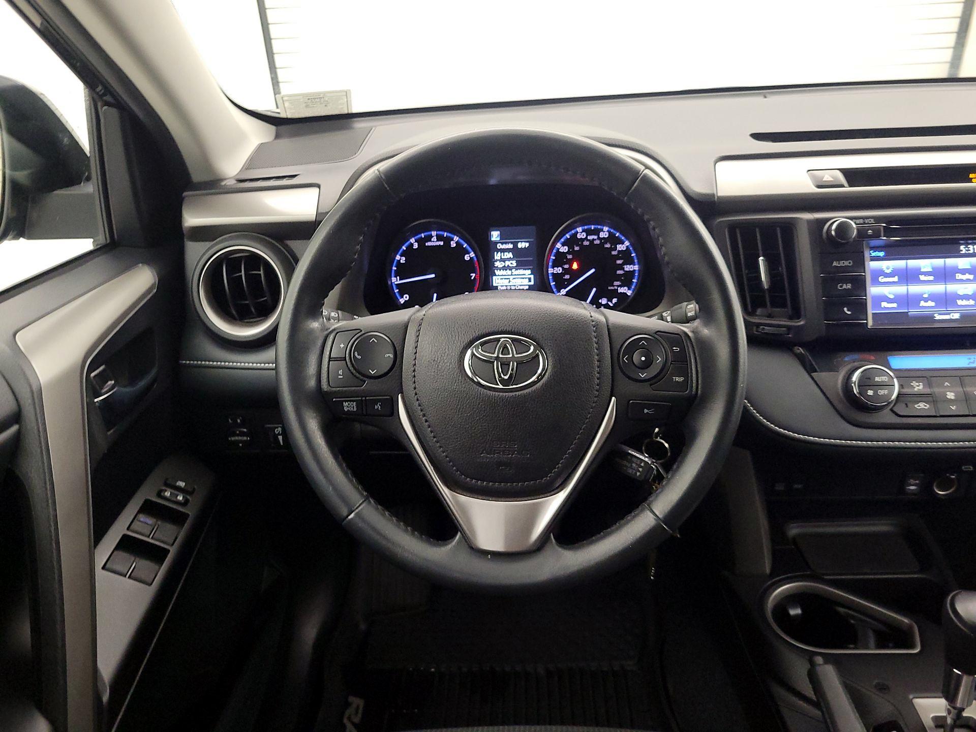 Thumbnail: 2018 Toyota RAV4 - 10