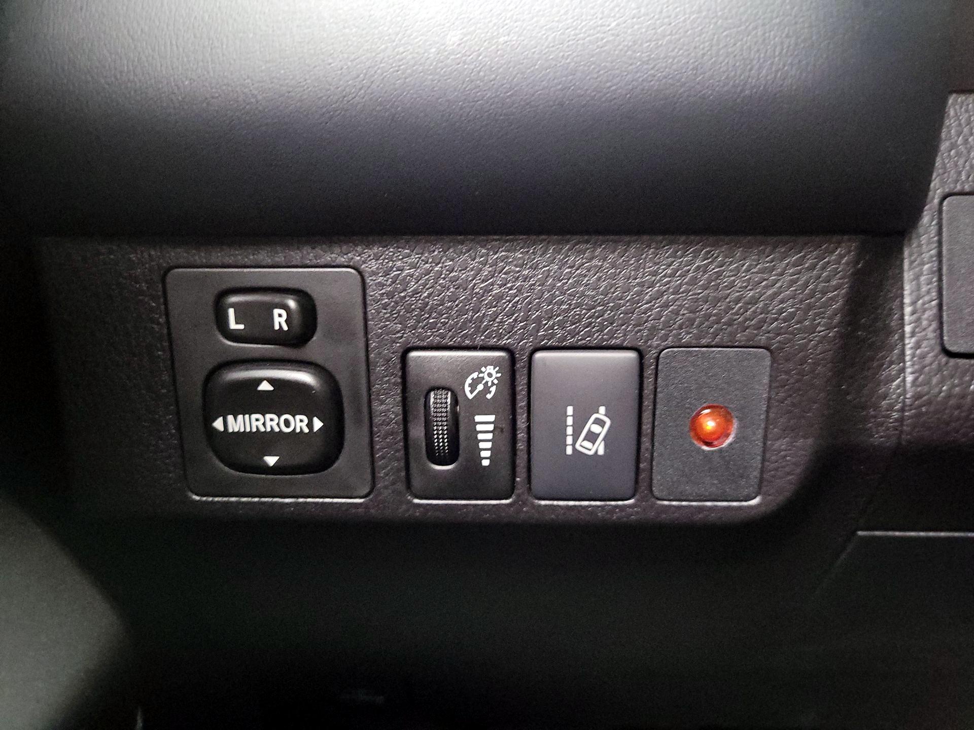 Thumbnail: 2018 Toyota RAV4 - 13