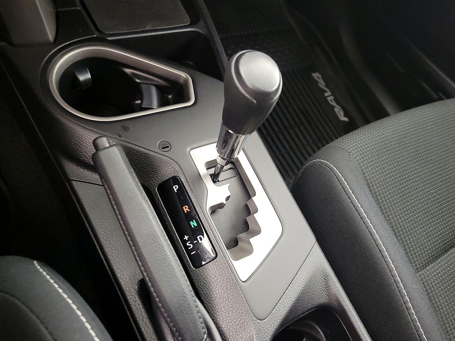 Thumbnail: 2018 Toyota RAV4 - 17