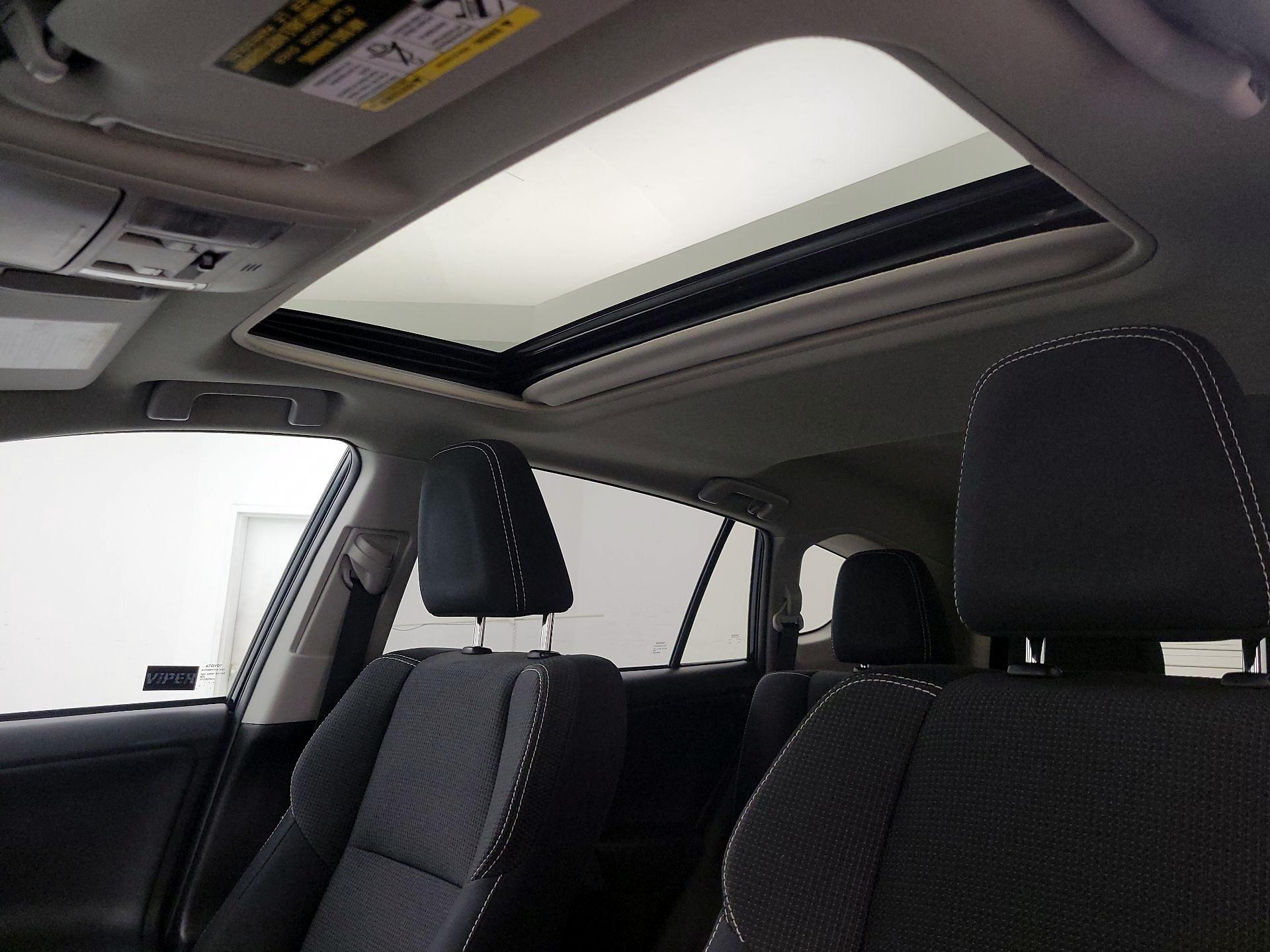 Thumbnail: 2018 Toyota RAV4 - 18