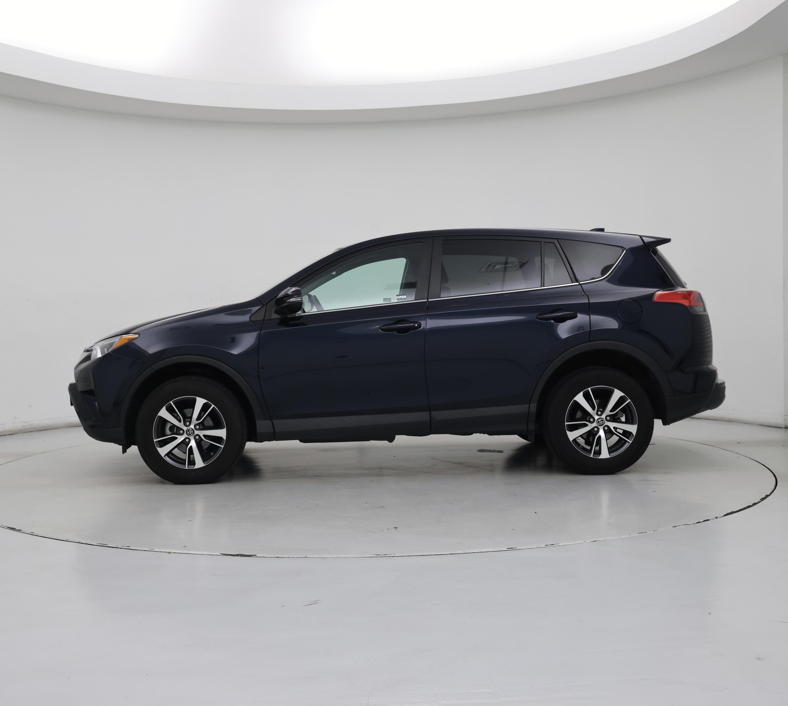 Thumbnail: 2018 Toyota RAV4 - 3