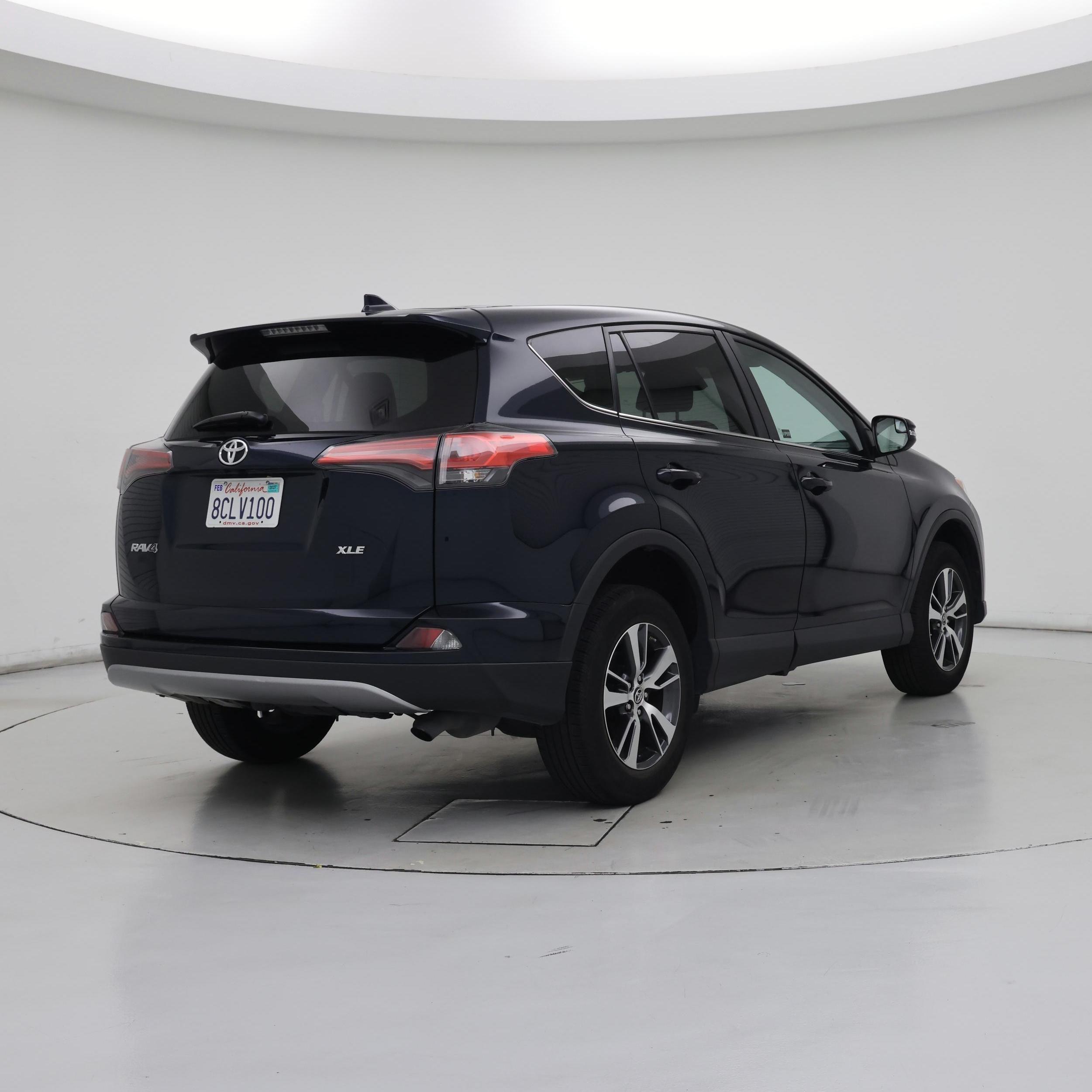 Thumbnail: 2018 Toyota RAV4 - 8