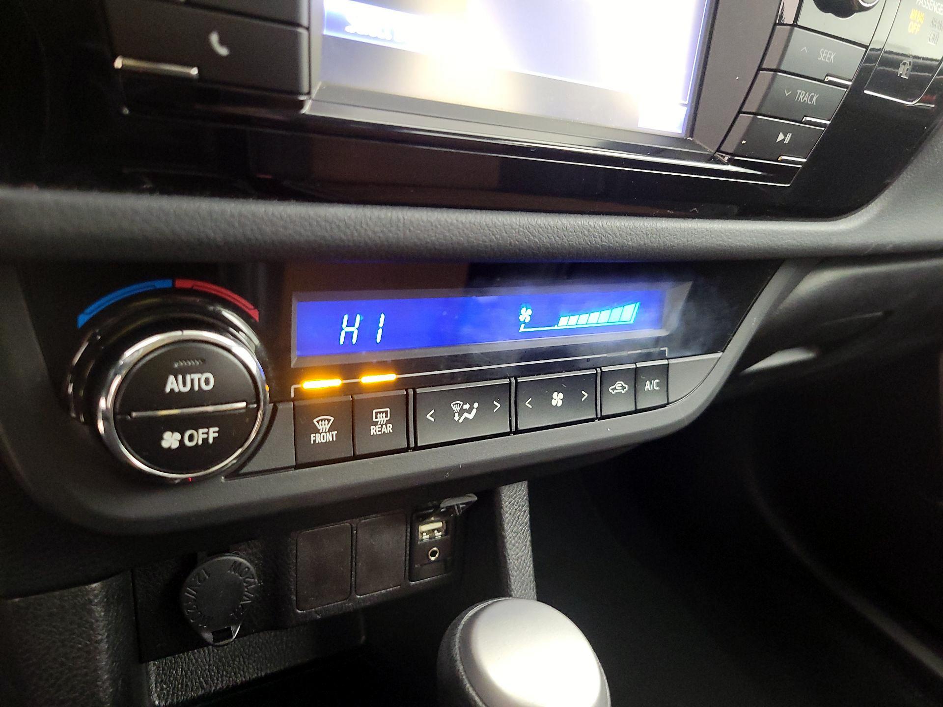 Thumbnail: 2014 Toyota Corolla - 16