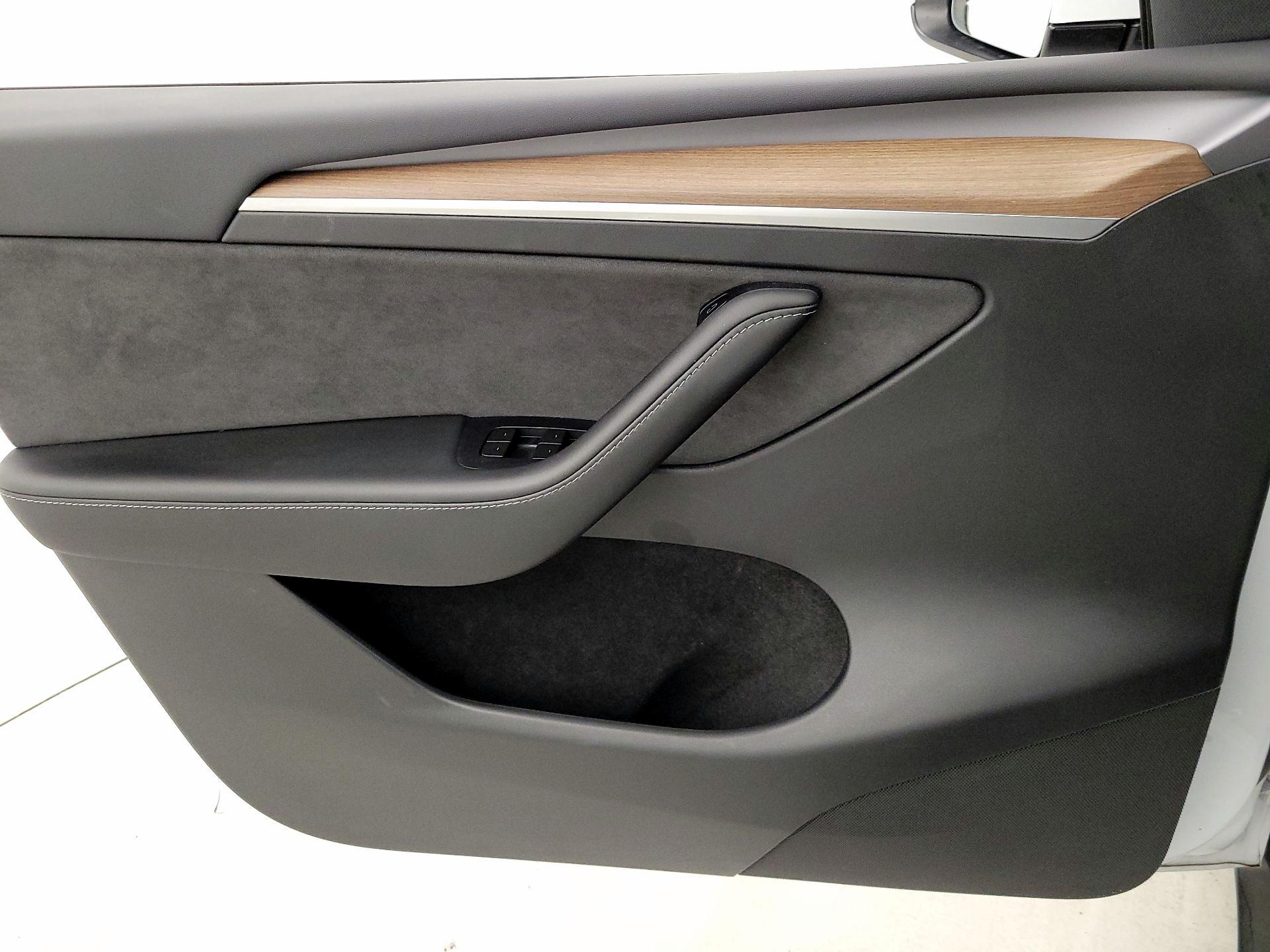 Thumbnail: 2023 Tesla Model Y - 12