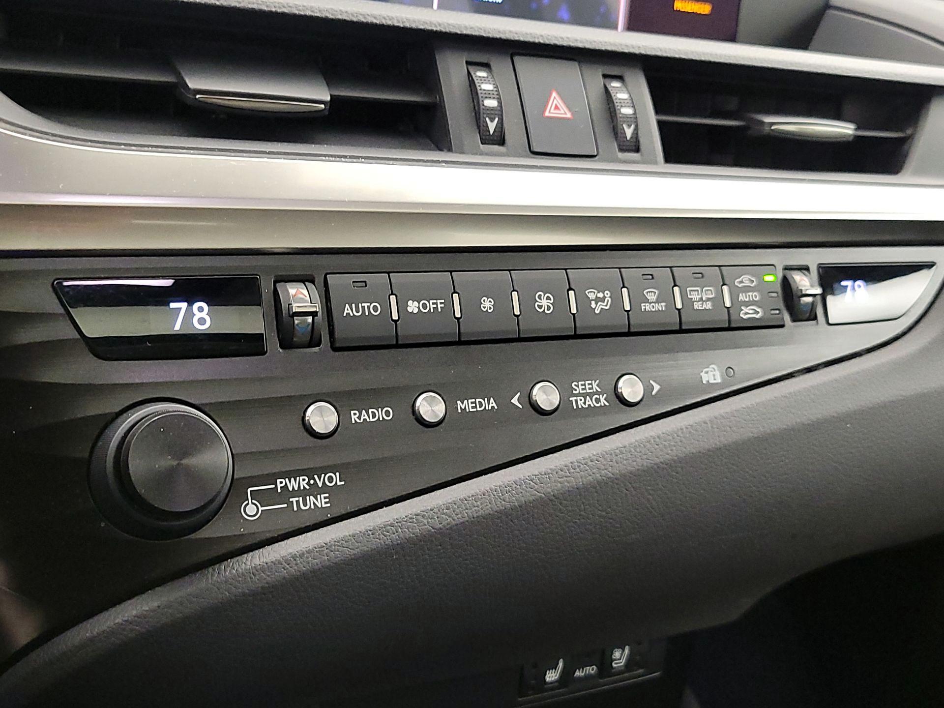 Thumbnail: 2020 Lexus ES - 15