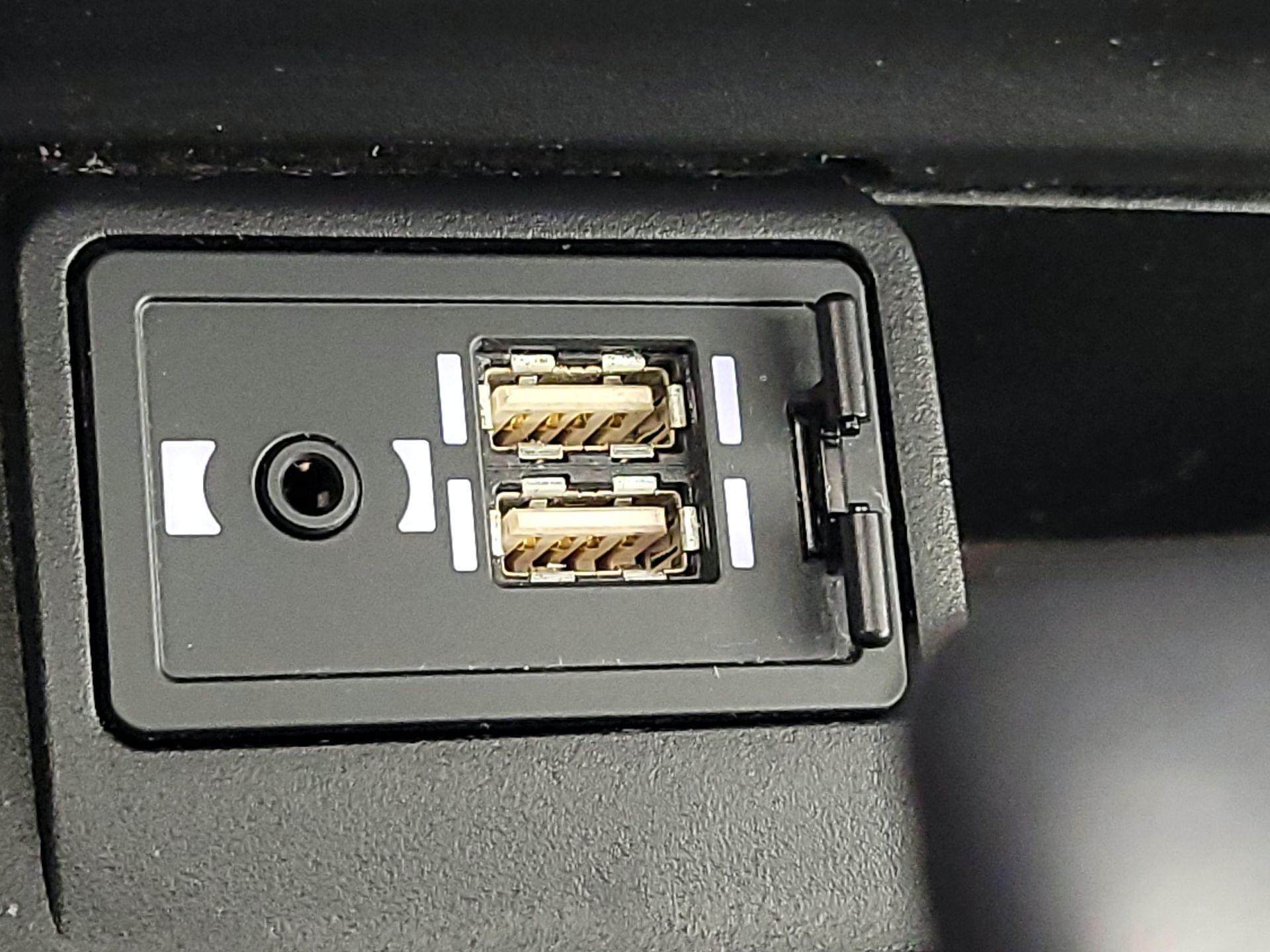 Thumbnail: 2020 Lexus ES - 17