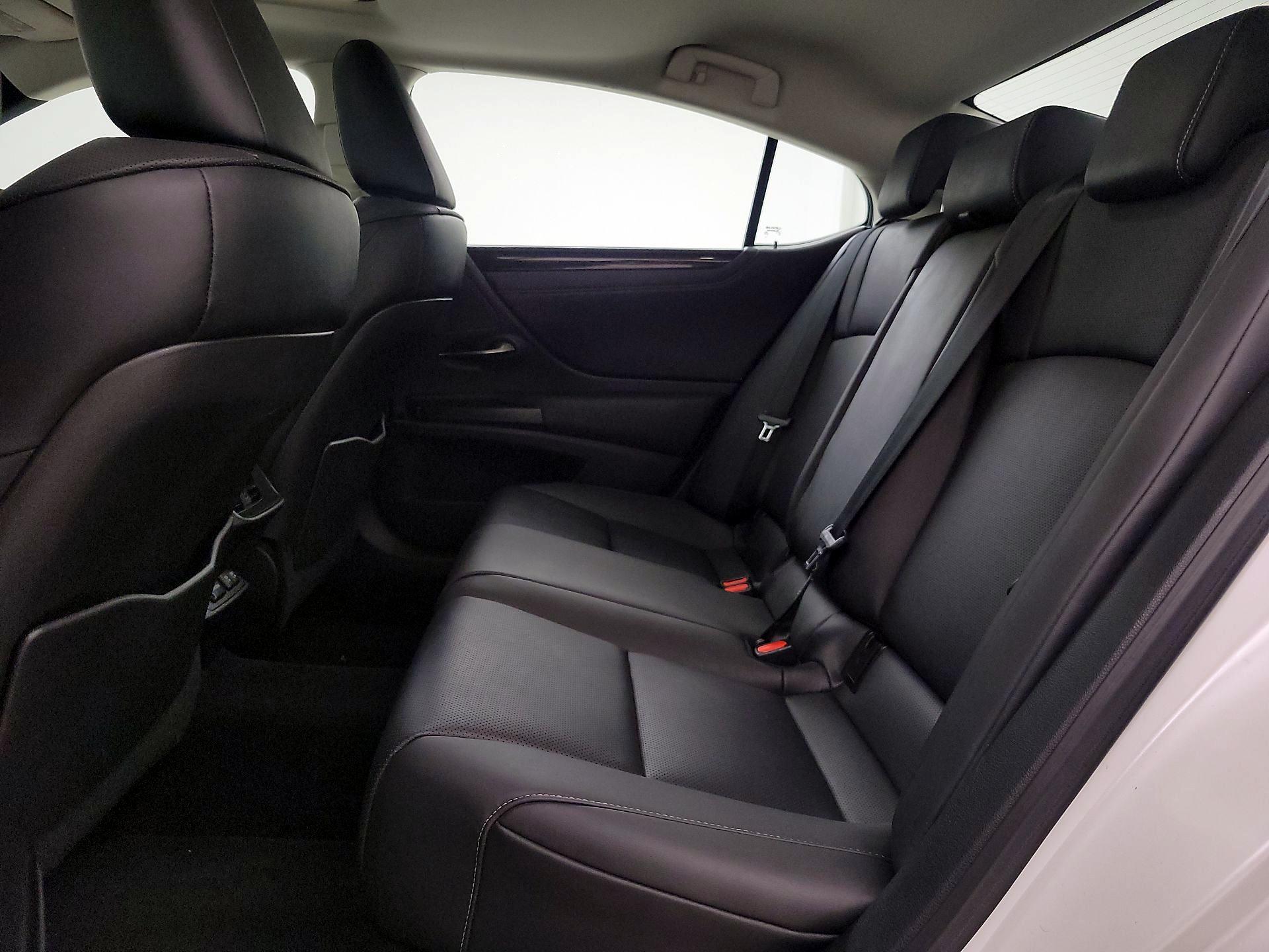 Thumbnail: 2020 Lexus ES - 19