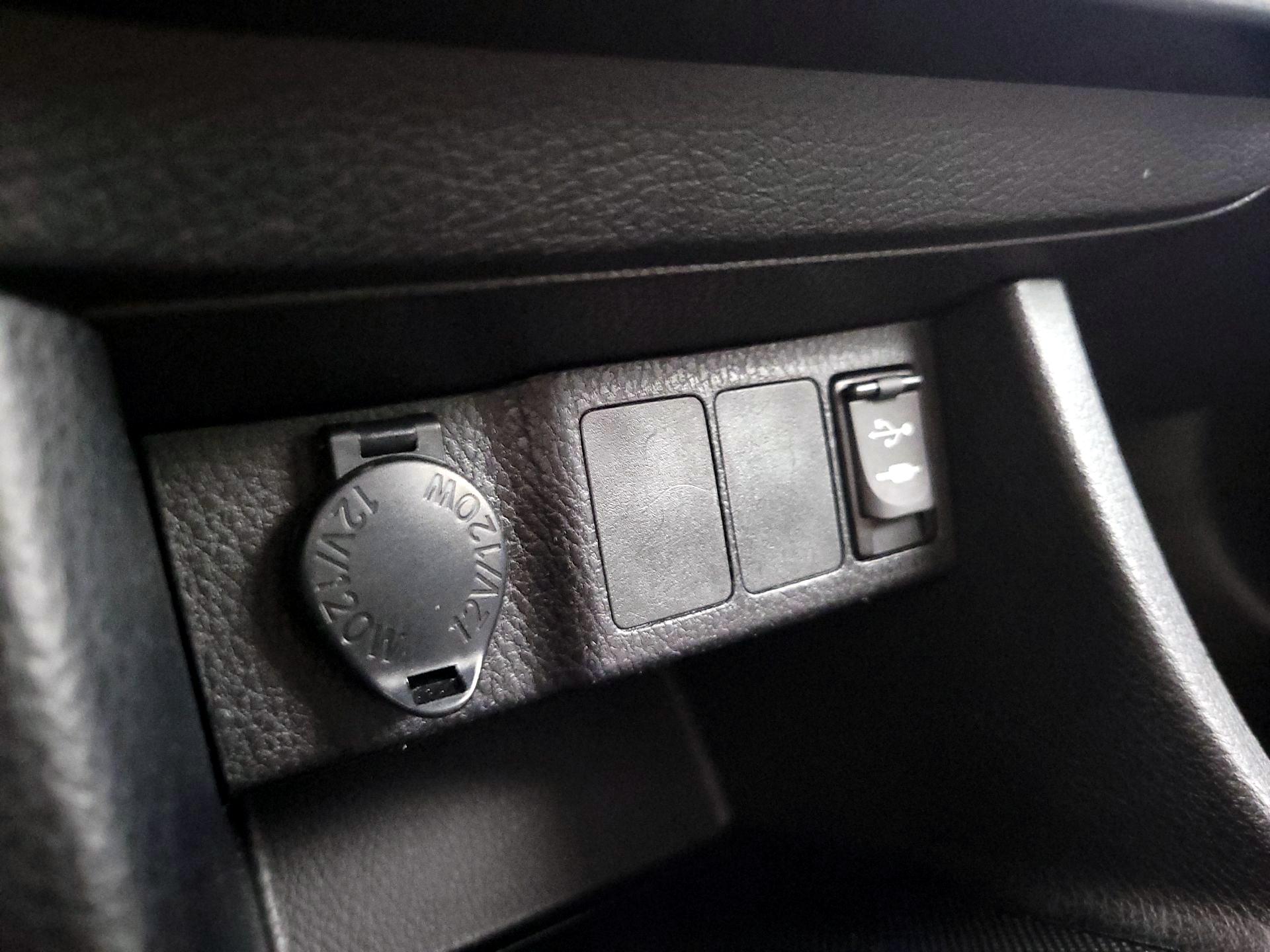 Thumbnail: 2016 Toyota Corolla - 18