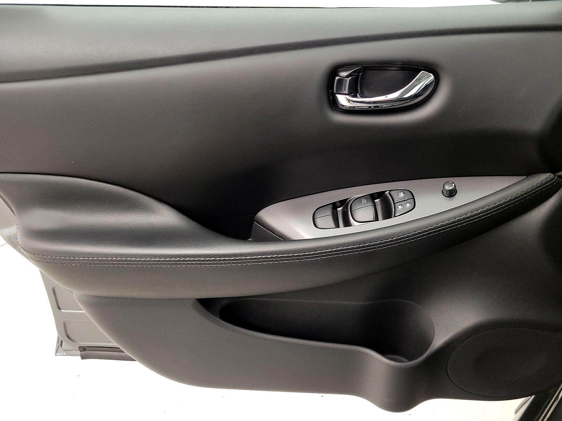 Thumbnail: 2019 Nissan Leaf - 12