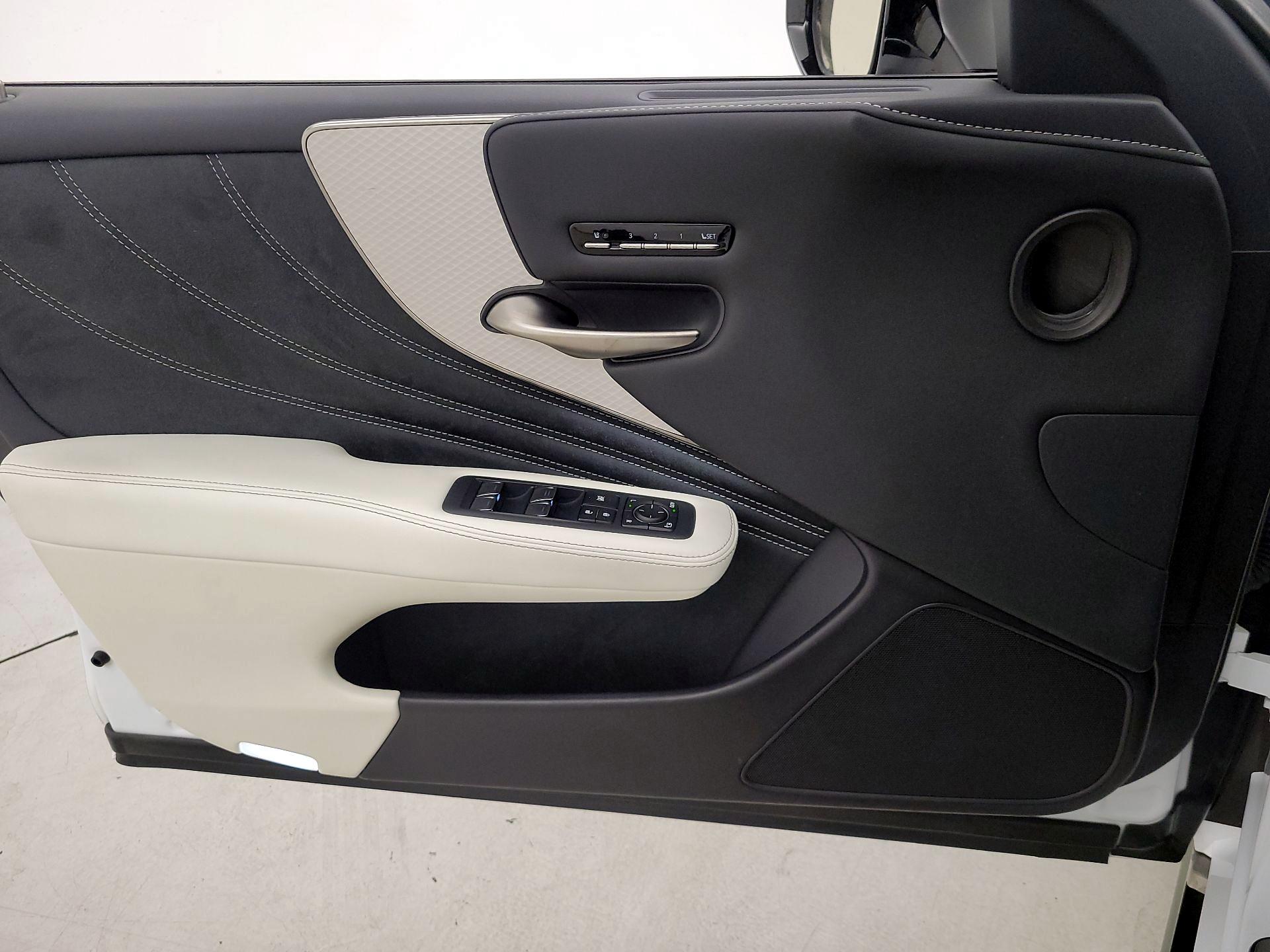 Thumbnail: 2021 Lexus LS - 12