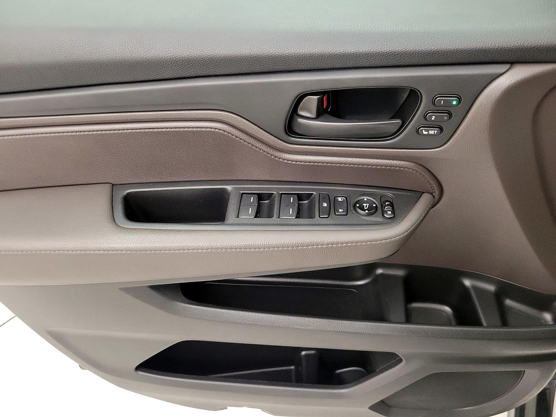 Thumbnail: 2018 Honda Odyssey - 12