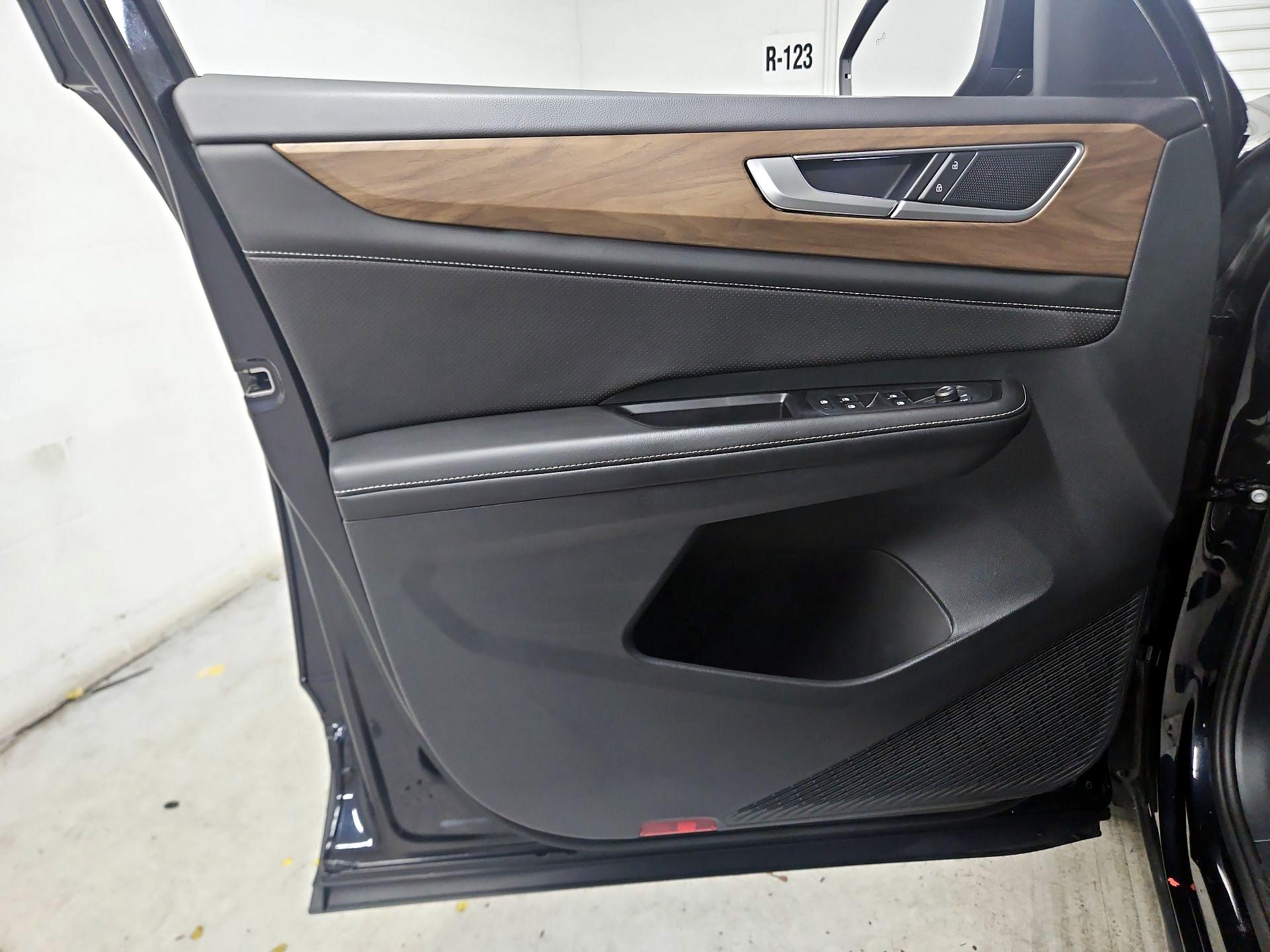 Thumbnail: 2024 Volkswagen Atlas - 12