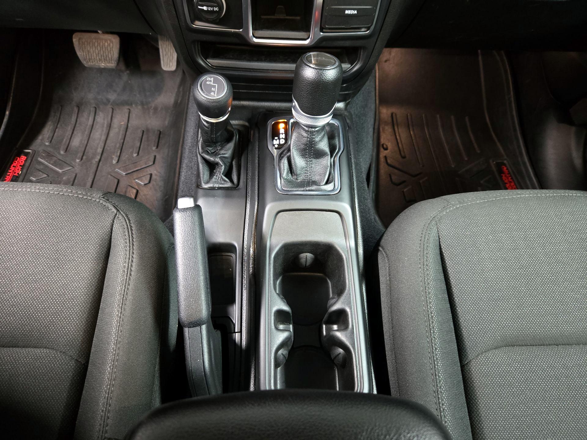 Thumbnail: 2023 Jeep Gladiator - 17