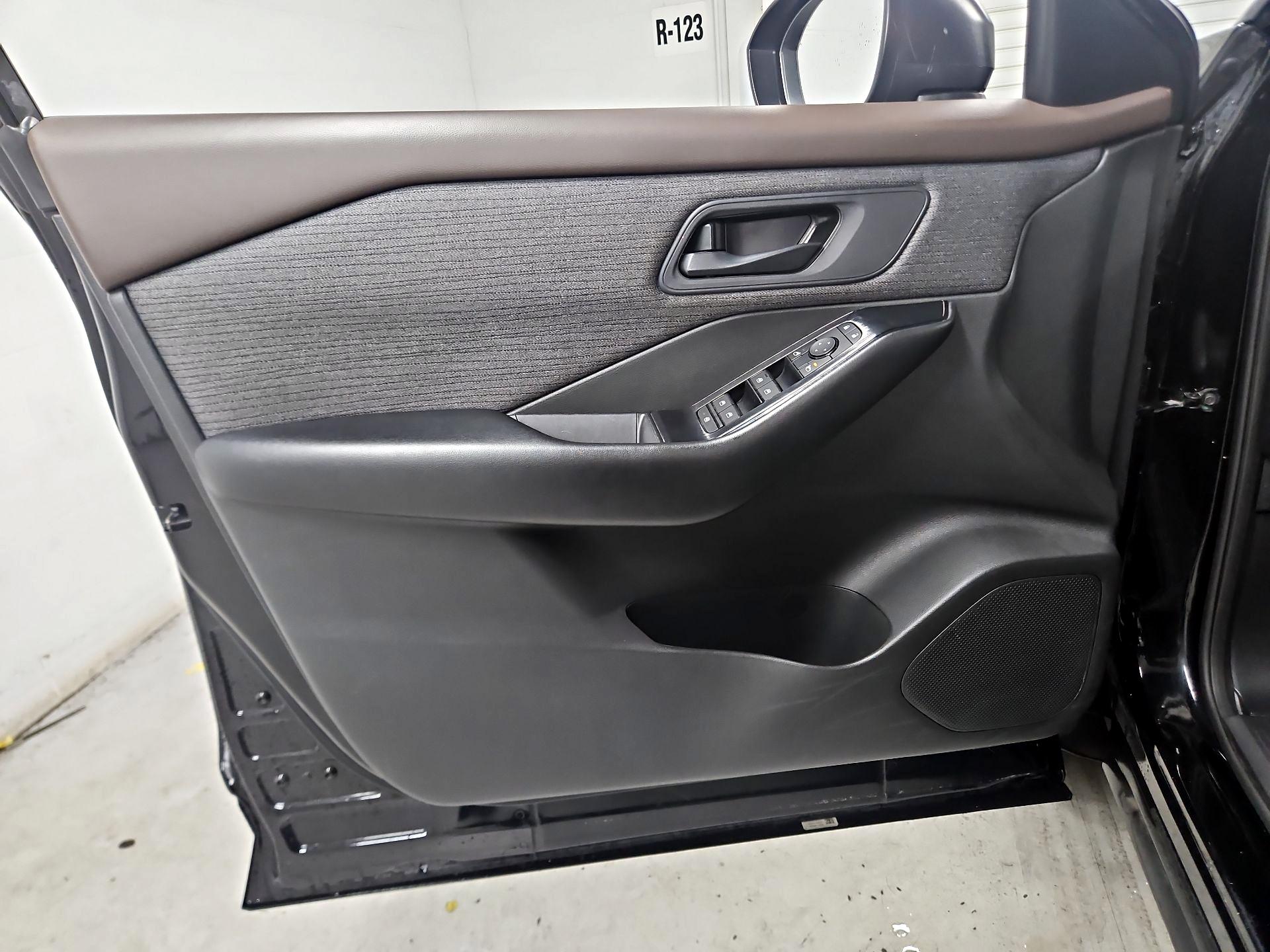 Thumbnail: 2023 Nissan Rogue - 12