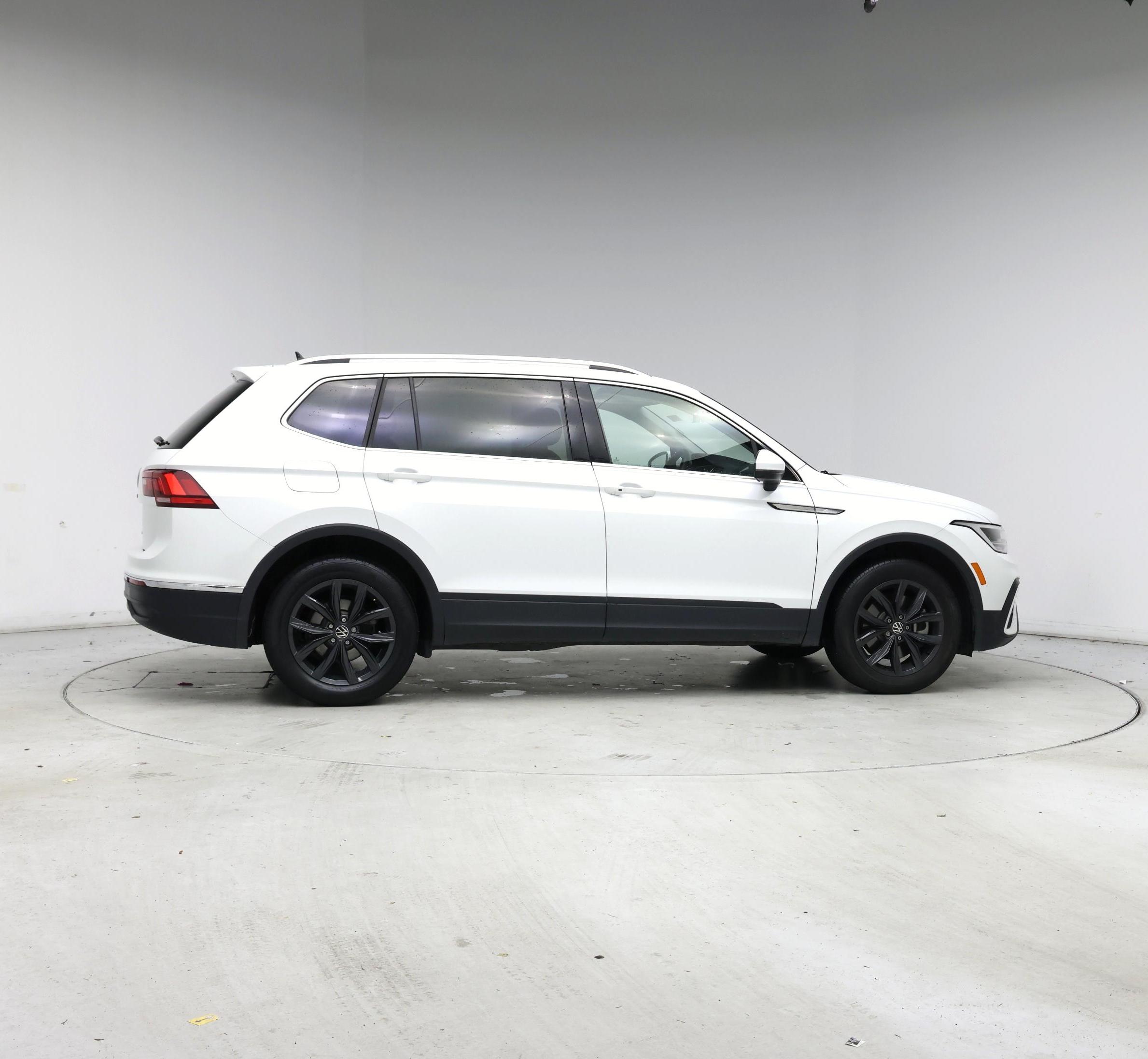 Thumbnail: 2024 Volkswagen Tiguan - 7