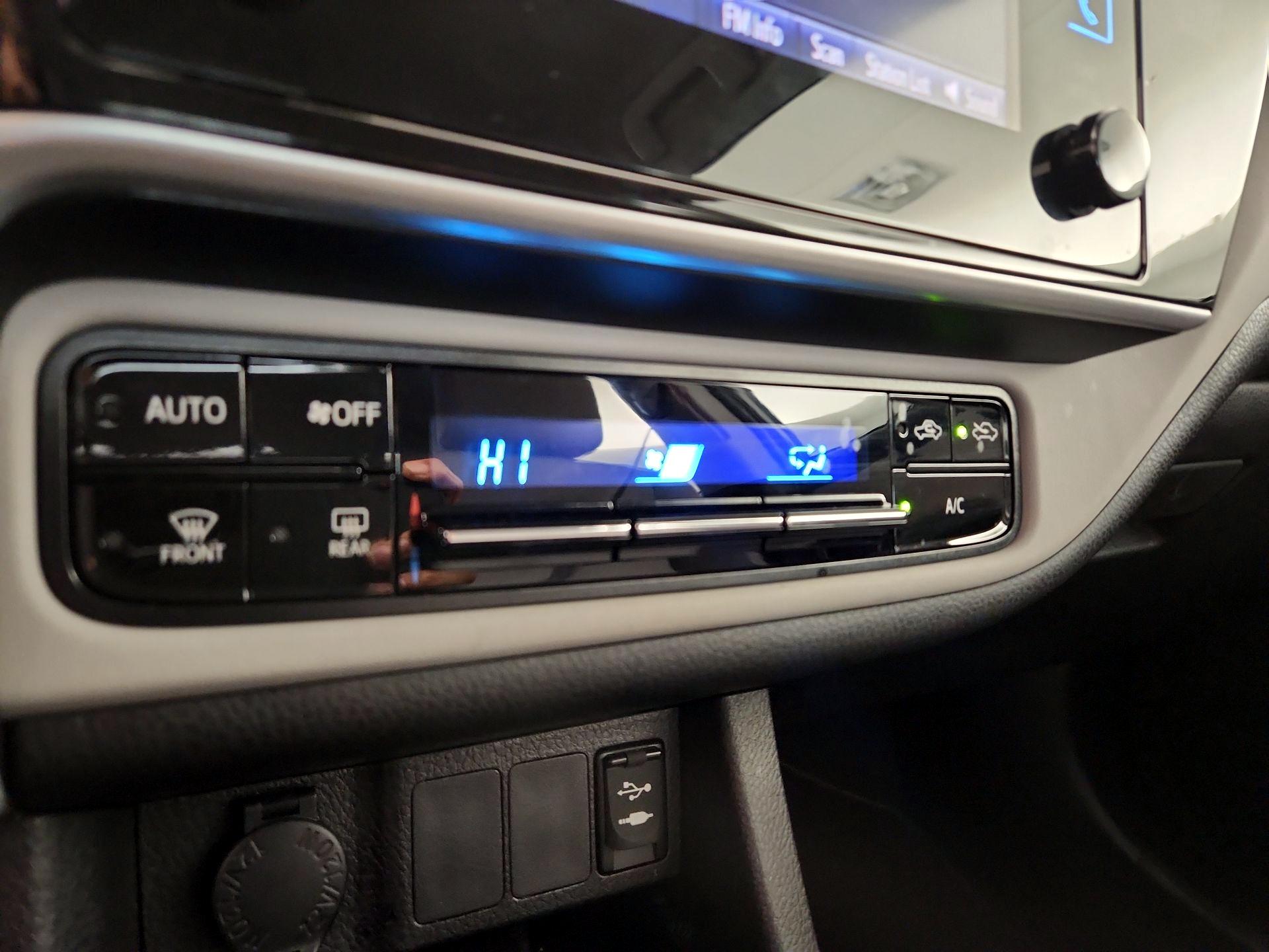 Thumbnail: 2018 Toyota Corolla - 16