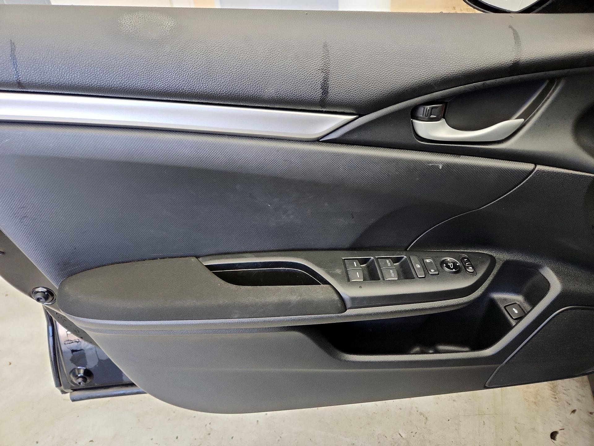 Thumbnail: 2016 Honda Civic - 12