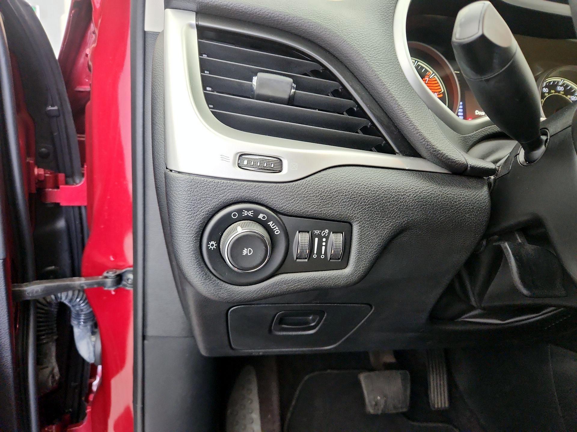 Thumbnail: 2016 Jeep Cherokee - 13